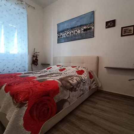 Piccione Marittimo Appartamento Vicinanze Mare Livorno Exterior foto